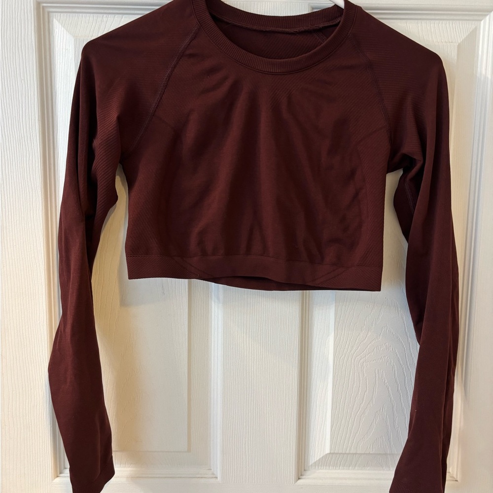 ALPHALETE Long Sleeve Crop Top in Burgundy